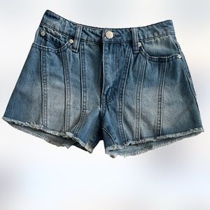 HABITUAL KID MID RISE SHORT SIZE 7/8 Raw Hem Denim 5 pocket classic cut. EUC